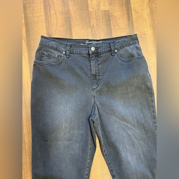 Gloria Vanderbilt Blue Straight Leg Jeans Classic Style - Picture 4 of 8